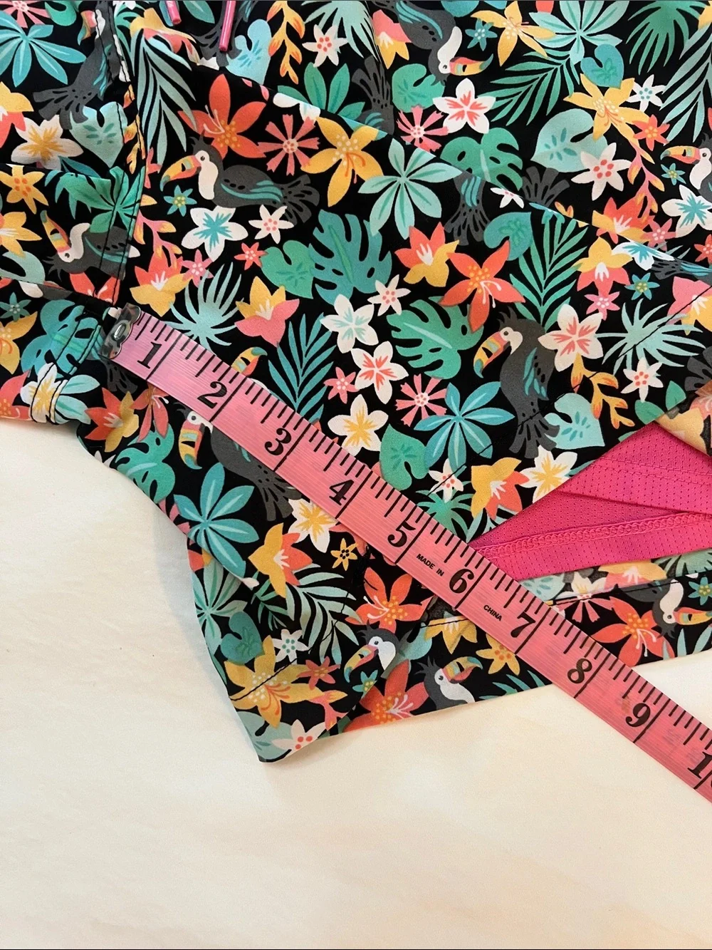 Chubbies 5.5 Inch The Bloomerangs Black Floral Toucan Pink Lined Swim Trunks XL